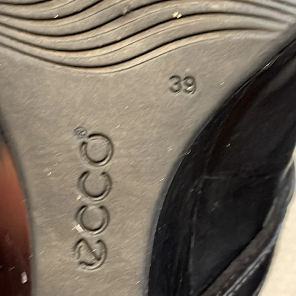 Ecco size 39 Mary janes